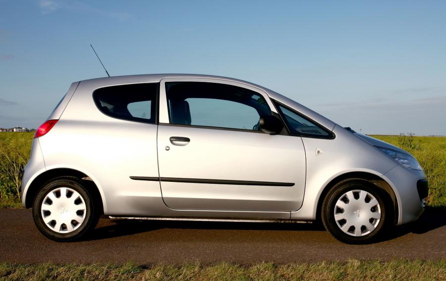  Mitsubishi Colt 3-Door 2004 года  (фото 33 из 55)